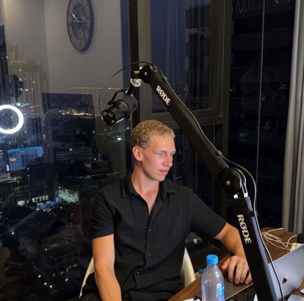Luke, founder of Remote Sales Alliance, in studio